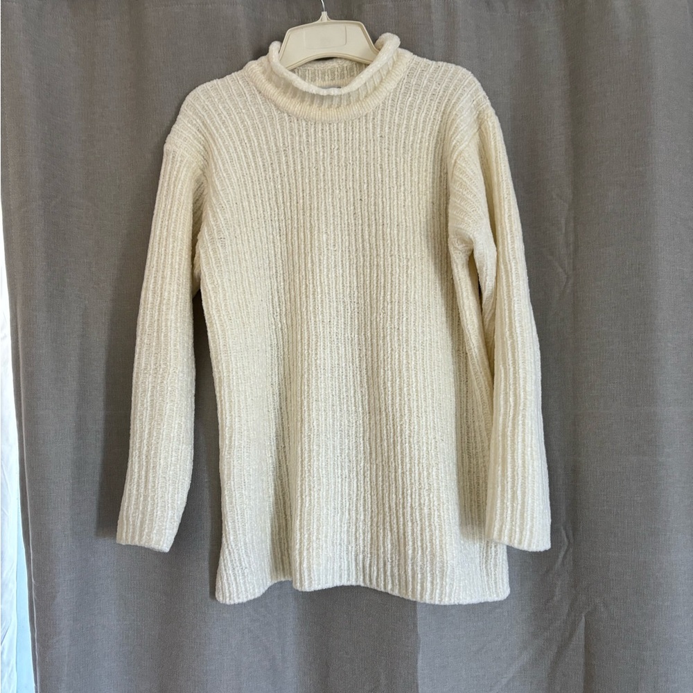 White crew neck sweater